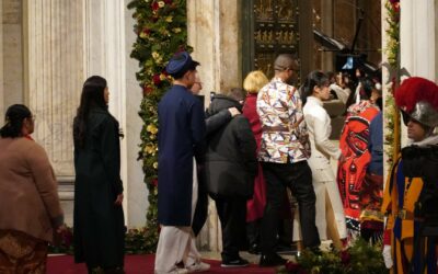 Porta Santa della Basilica di San Pietro attraversata da mezzo milione di pellegrini